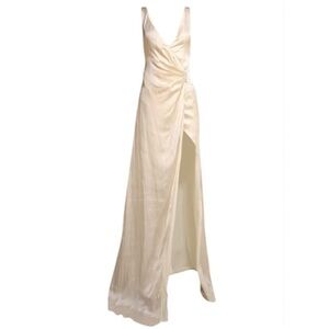 BCBGMaxazria NWT gardenia plunge cocktail dress